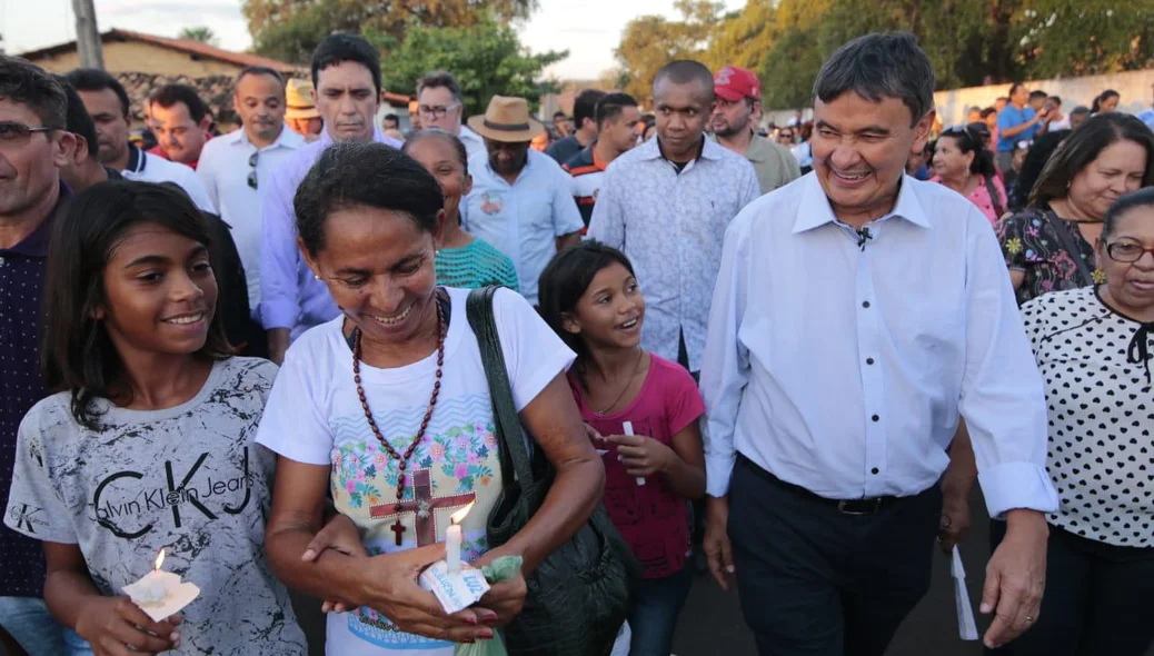 Governador Wellington  durante caminhada