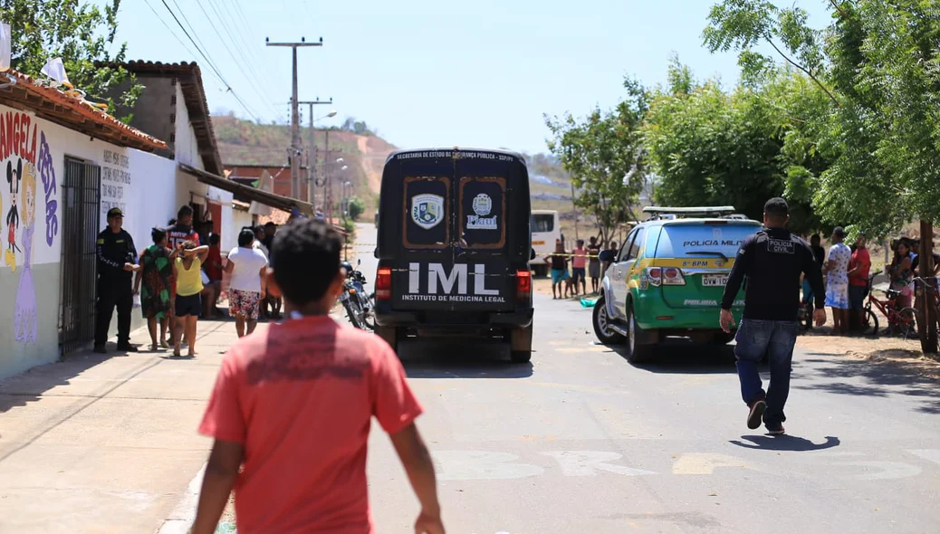 IML esteve no local para recolher o corpo 