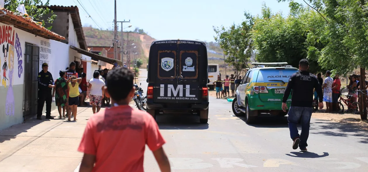 IML esteve no local para recolher o corpo 