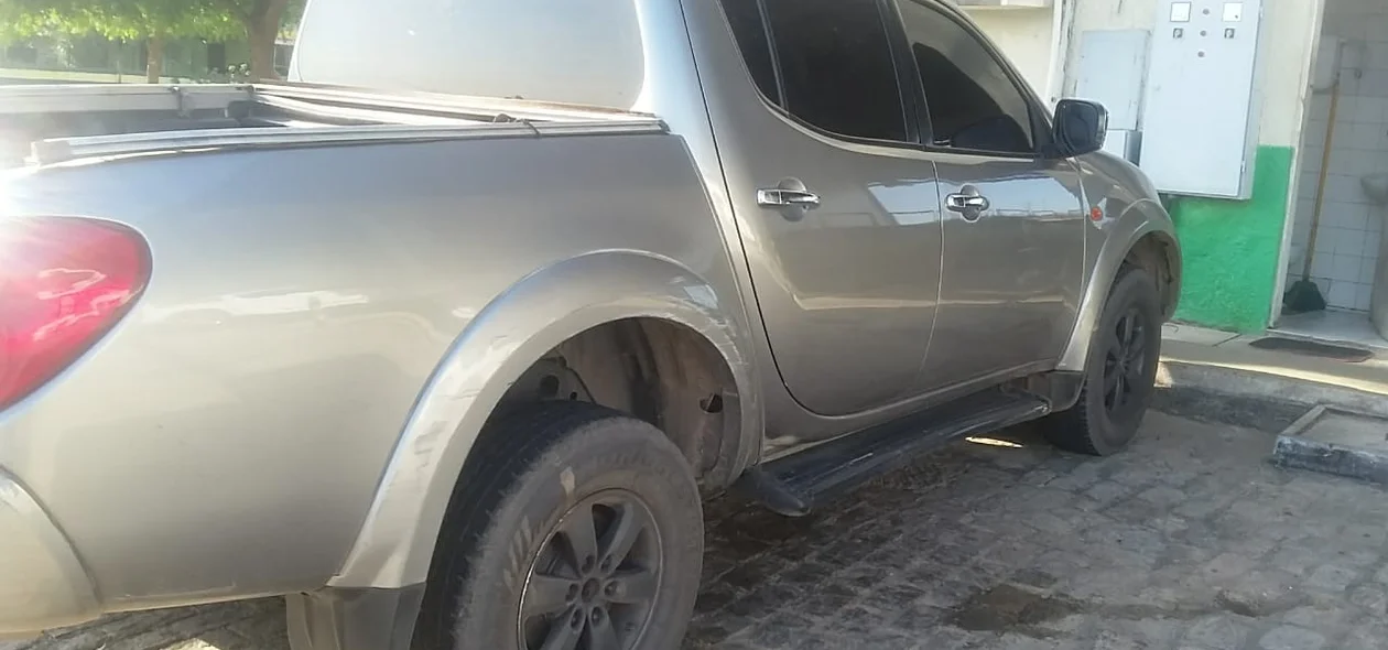 L200 Triton usada pelos bandidos