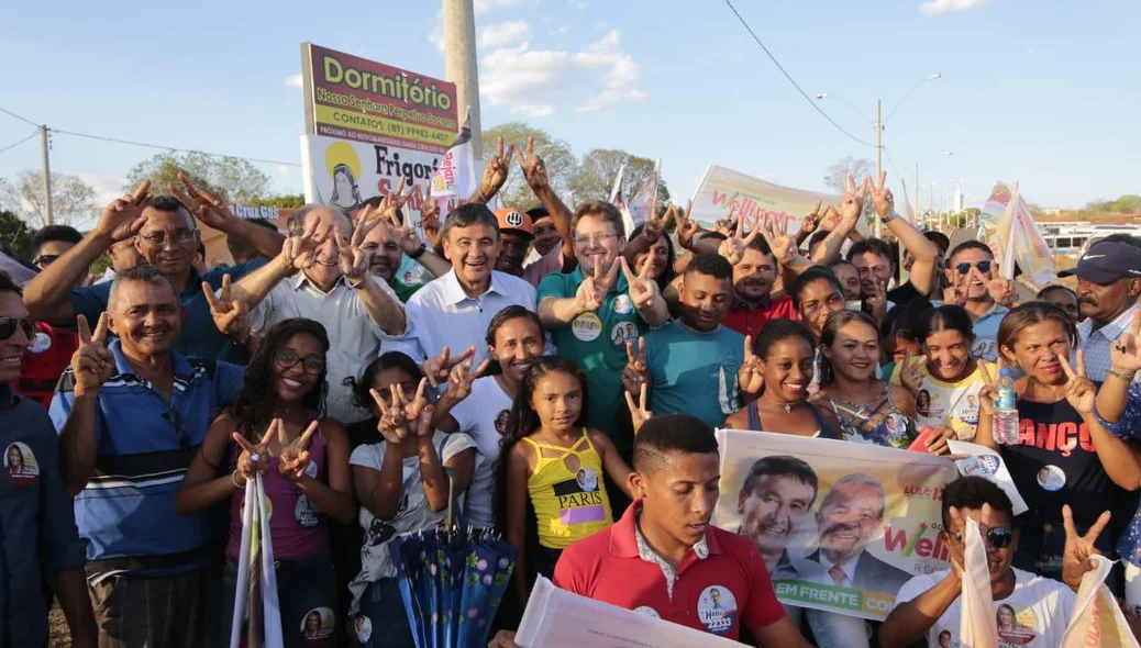 Wellington tira foto com eleitores 