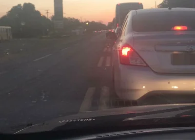 Trânsito na rodovia devido ao acidente