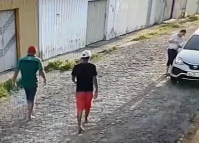 Imagens da câmera de segurança do local
