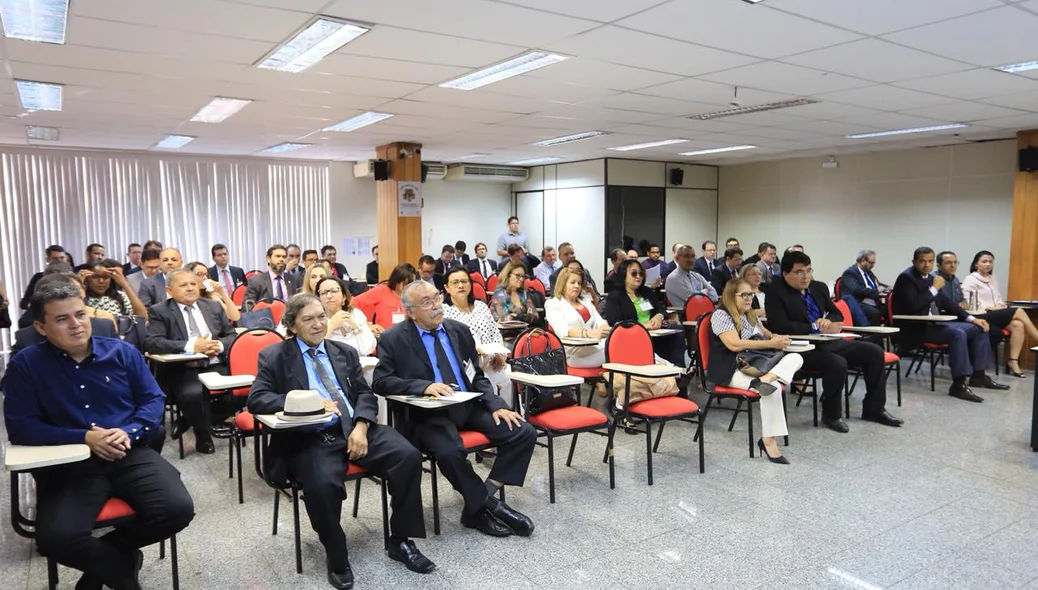 Juízes eleitorais participam de encontro no TRE