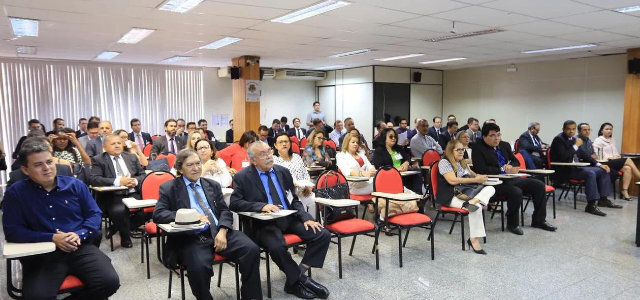 Juízes eleitorais participam de encontro no TRE