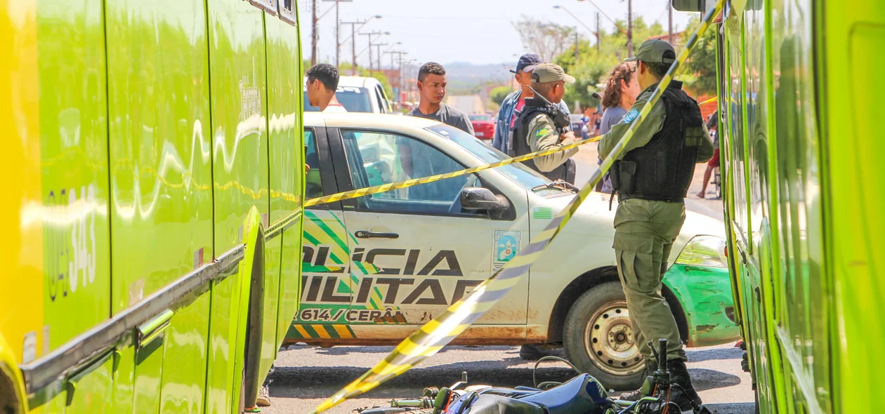Policiais isolaram o local do acidente
