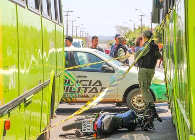 Policiais isolaram o local do acidente