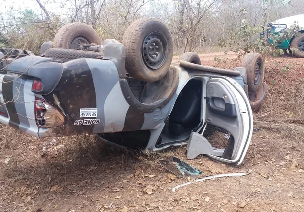 Viatura do Rone capota em estrada carroçal de União