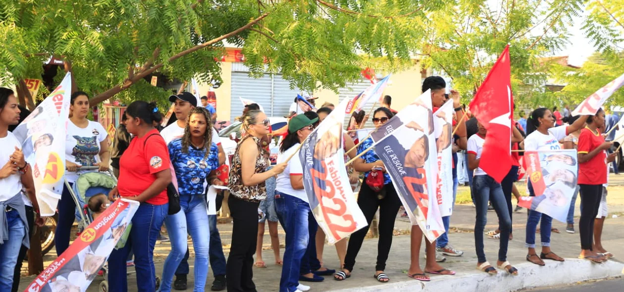 Moradores fazem bandeiraço