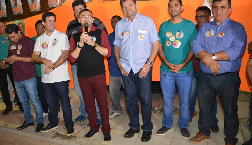 Padre Walmir anuncia apoio a Wilson Martins