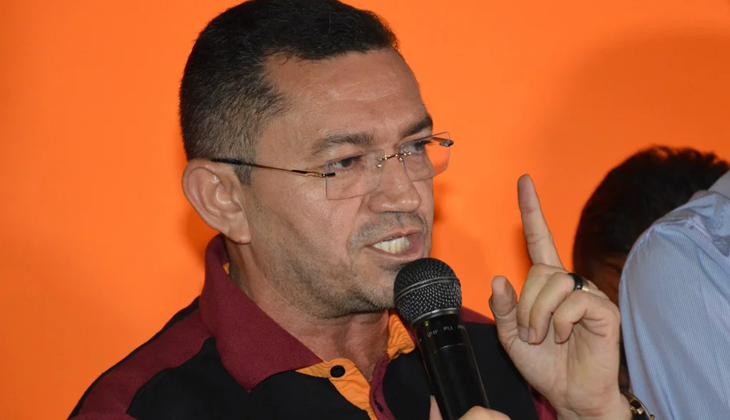Padre Walmir chama Ciro Nogueira de golpista