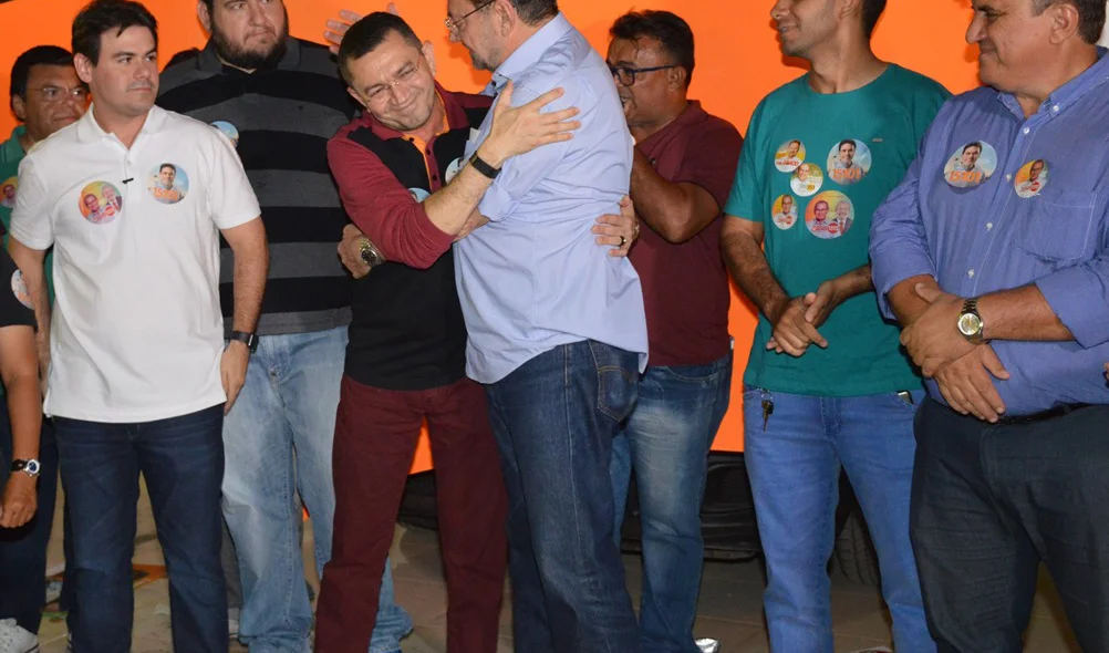 Padre Walmir e Wilson Martins celebram parceria