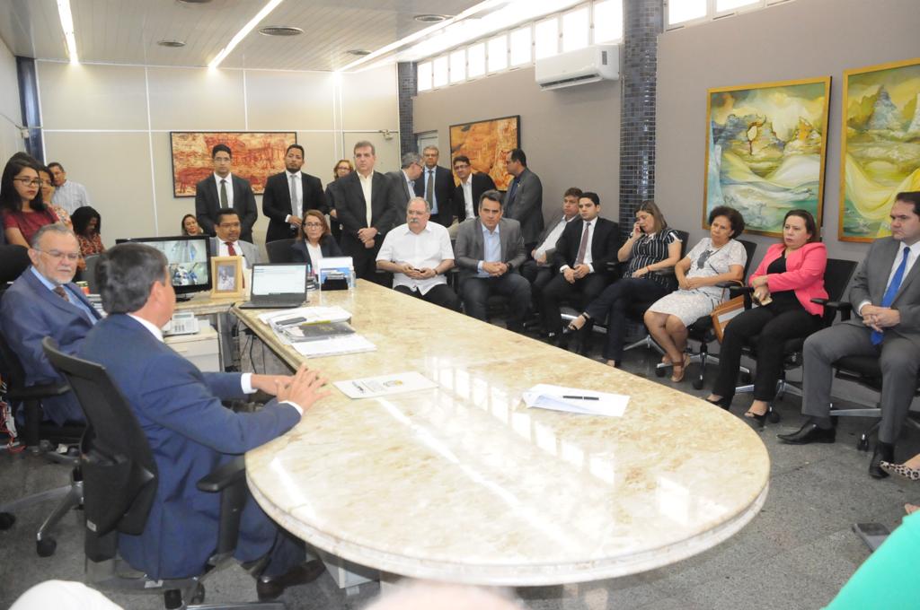 Wellington conversa com presidente do TCE, Olavo Rebelo