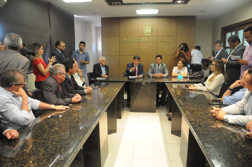 Wellington Dias no Ministério Público do Estado