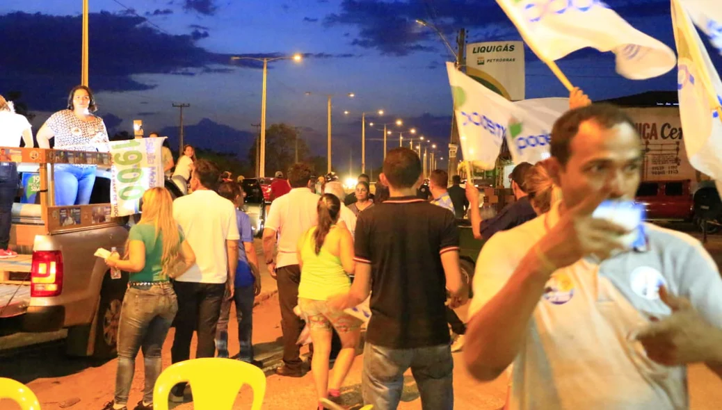 Apoiadores do candidato ao Governo Elmano Férrer