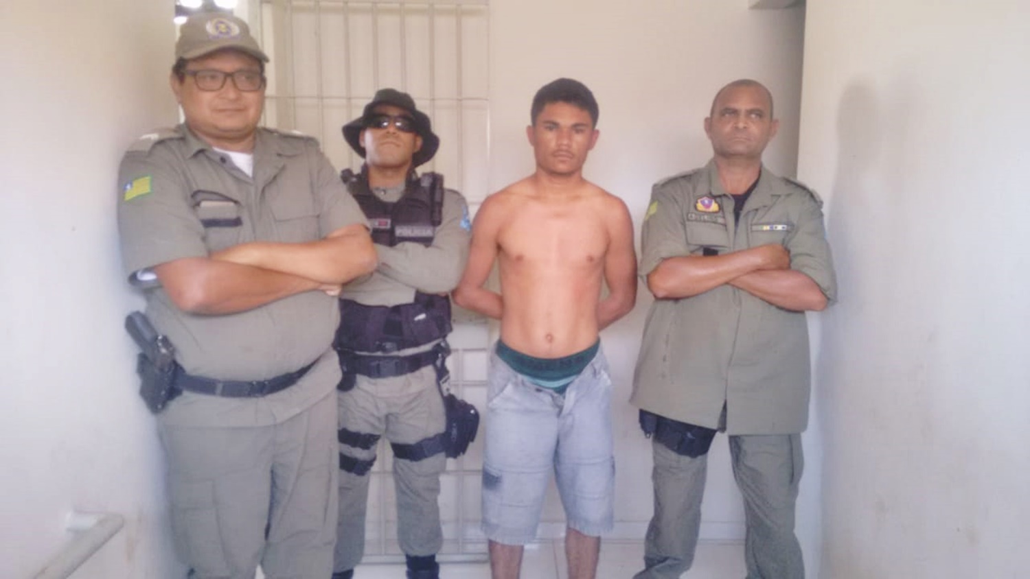 Policiais localizaram o acusado em sua residência 