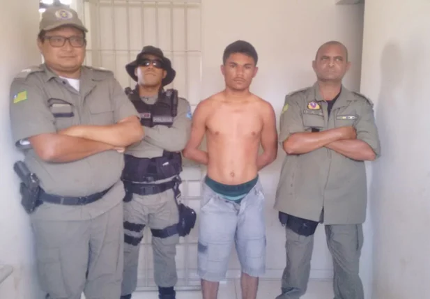 Policiais localizaram o acusado em sua residência 