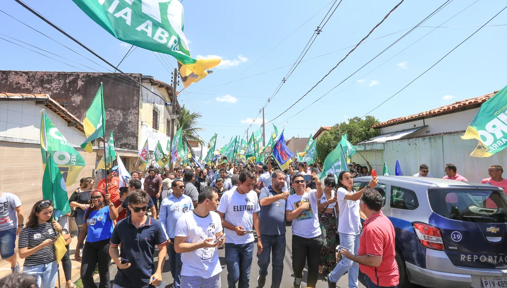 Caminhada nas ruas do bairro Dirceu 