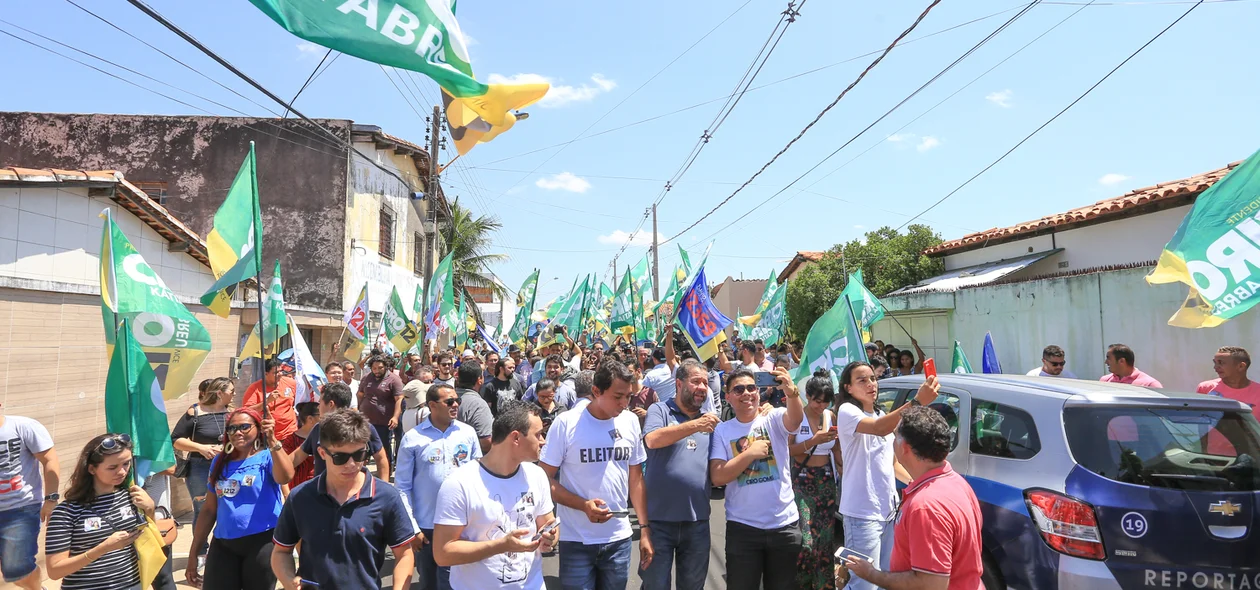Caminhada nas ruas do bairro Dirceu 