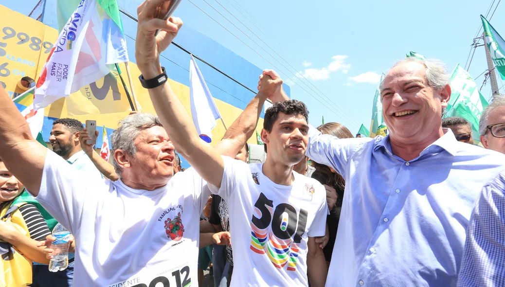Ciro e eleitores em Teresina 