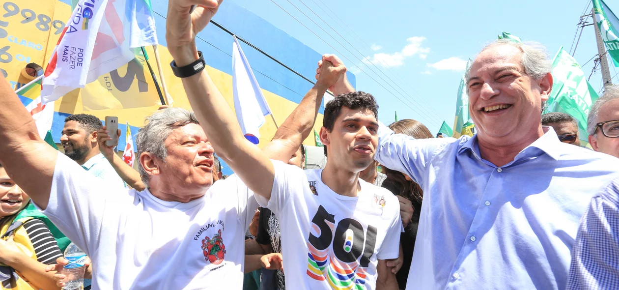 Ciro e eleitores em Teresina 