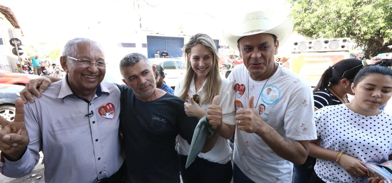 Dr. Pessoa, a vice Vanessa Tapety e Frank Aguiar falam com moradores