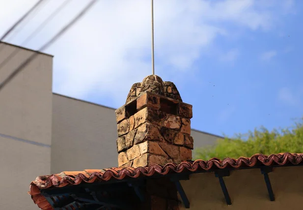 Chaminé onde está localizada a colmeia 
