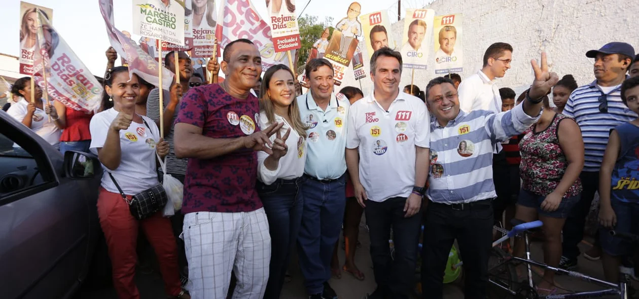 Rejane, Wellington e Ciro ao lado de apoiadores