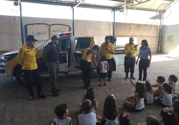 Secretaria Municipal de Transporte realiza ação educativa em PIcos