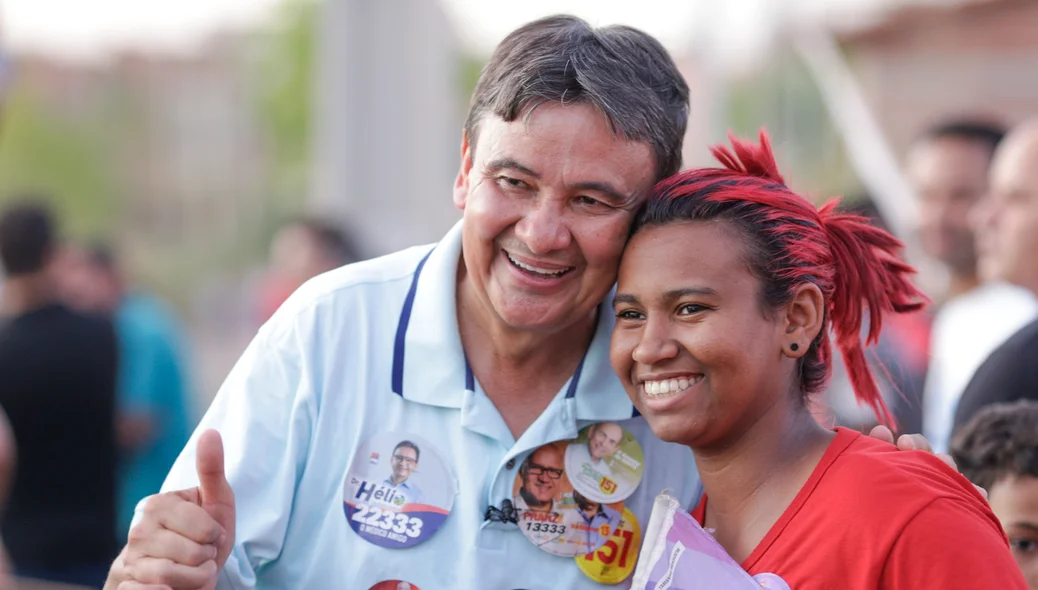 Wellington Dias com eleitores na zona sul em Teresina 