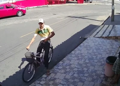 Câmeras flagram assalto no bairro Dirceu.mp4