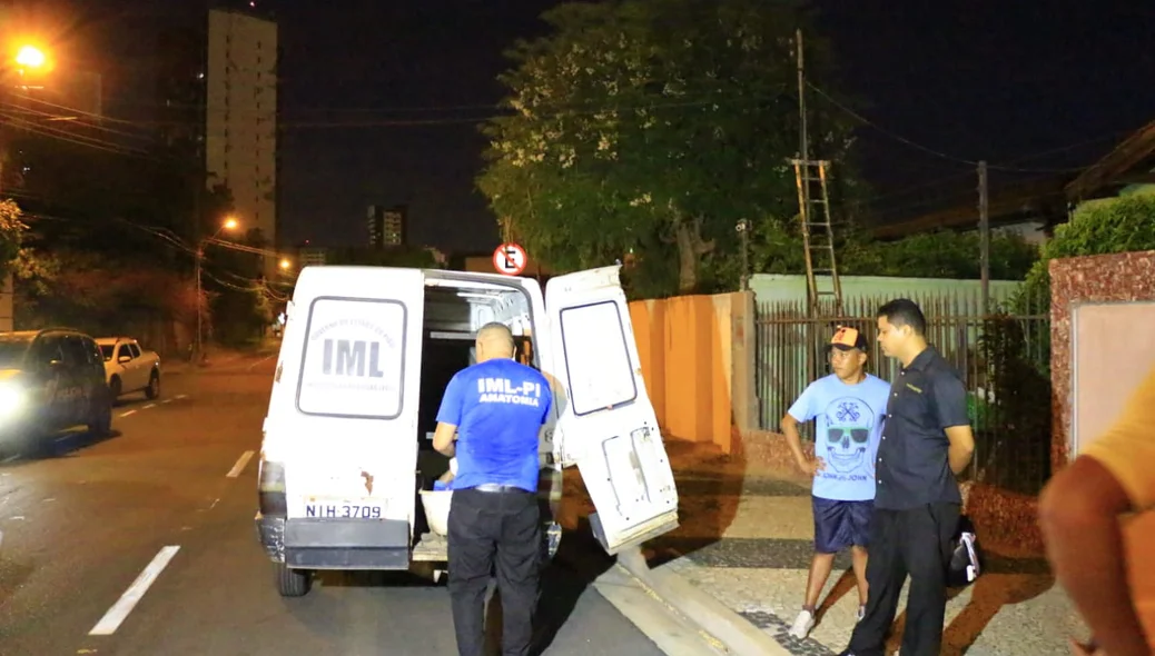 Carro do IML