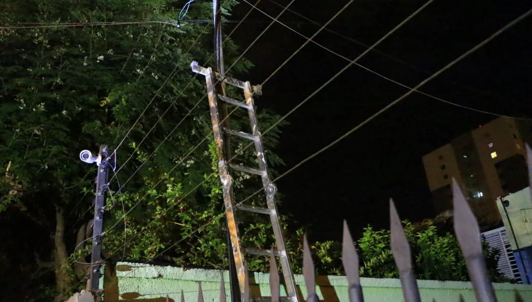 Eletricista caiu do poste