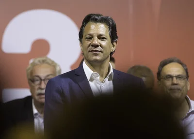 Fernando Haddad durante ato em São Paulo