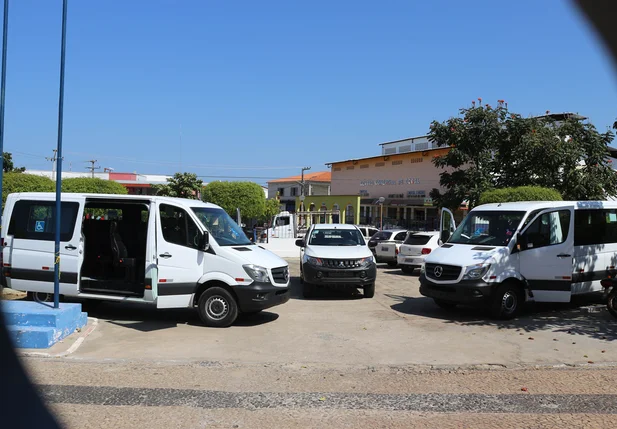 Veículos novos para transporte de pacientes em Cocal