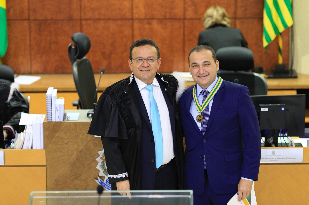Desembargador Erivan Lopes é homenageado pelo TRE