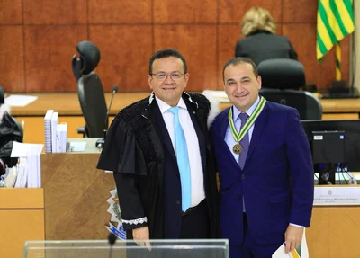 Desembargador Erivan Lopes é homenageado pelo TRE