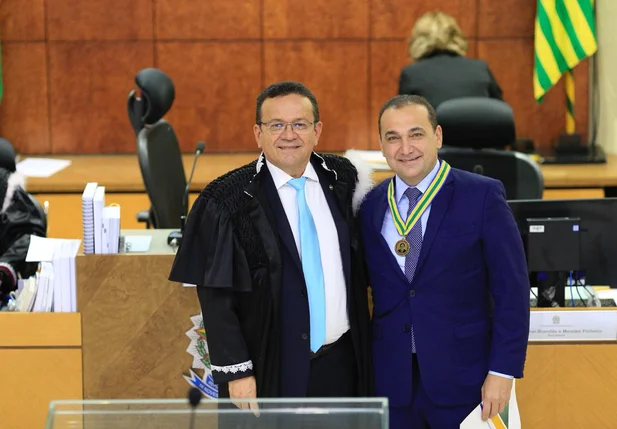 Desembargador Erivan Lopes é homenageado pelo TRE