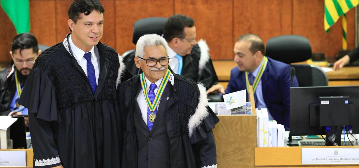Juiz Antônio Soares recebe homenagem do TRE