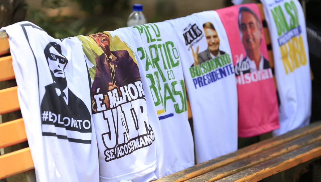Camisas com foto de Bolsonaro