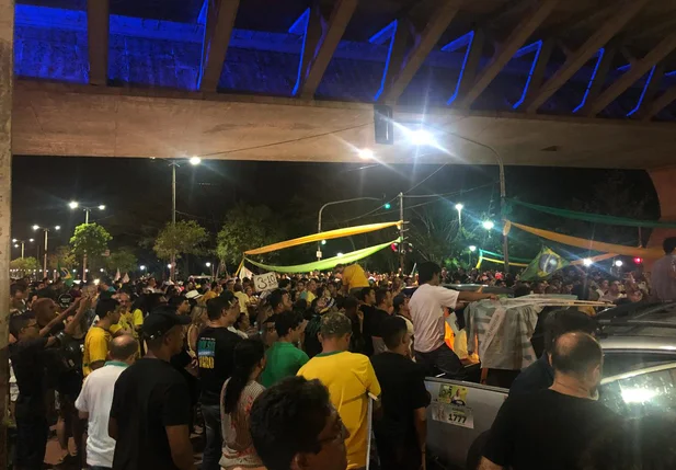 Apoiadores de Jair Bolsonaro realizam ato em Teresina 