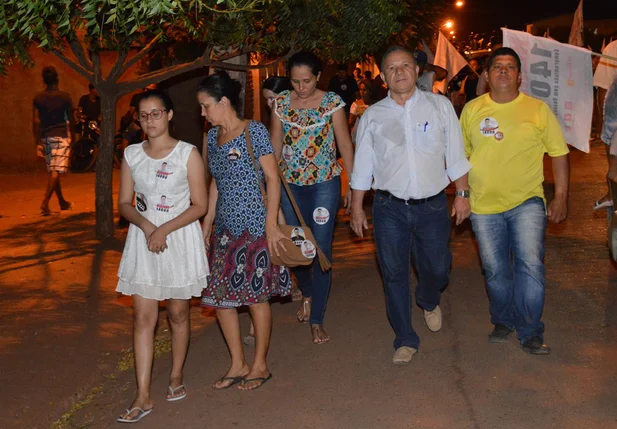 Deputado Nerinho faz corpo a corpo com eleitores em Picos
