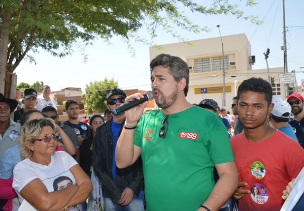 Deputado agradece a presença de todos na caminhada