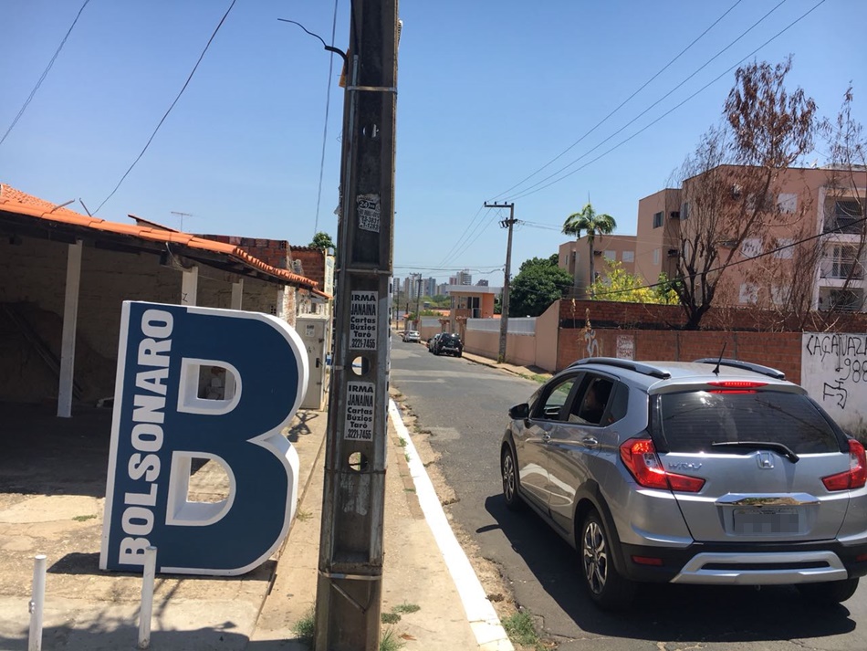Artefato com nome de Bolsonaro