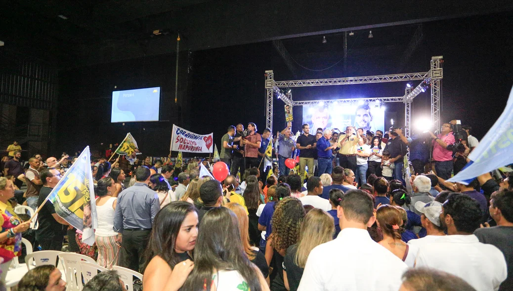 Grande multidão em plenária do deputado Themístocles Filho