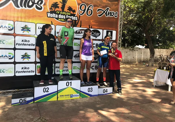 Primeiros colocados da competição Volta dos Fortes em Altos