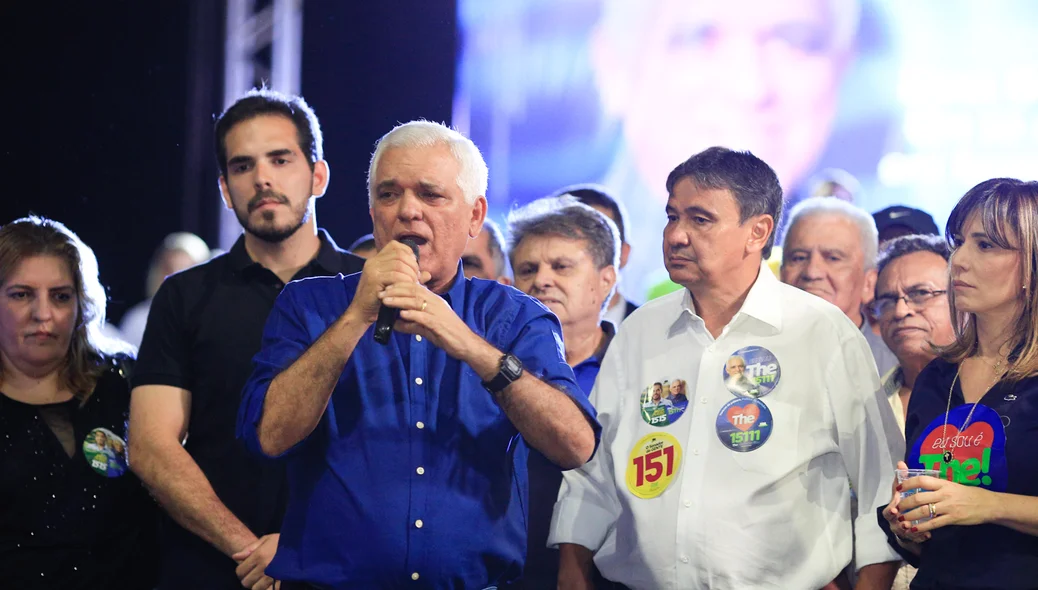 Themístocles Filho discursando em Teresina 