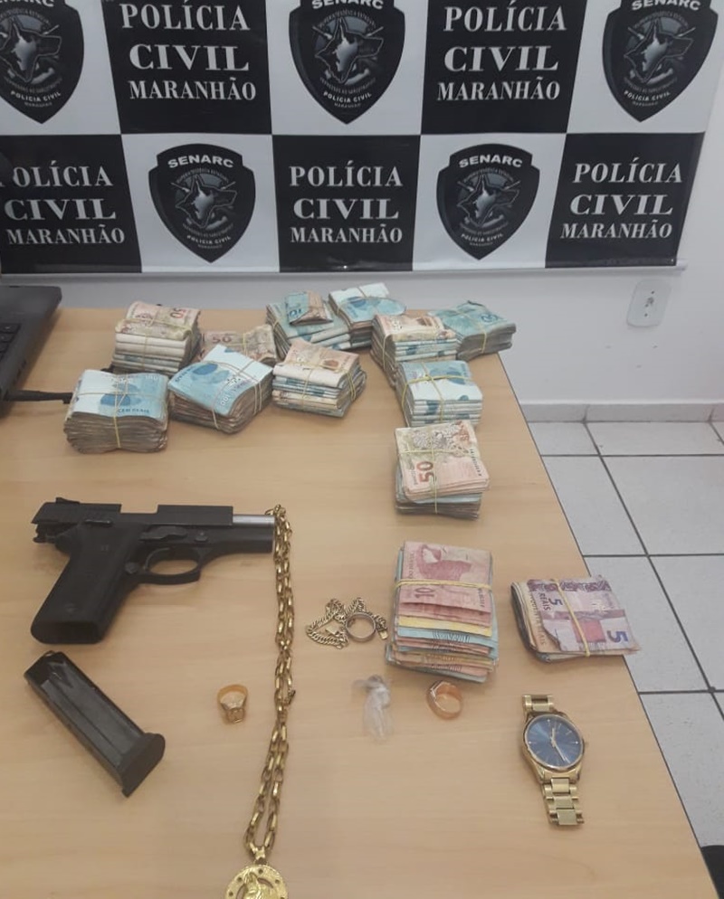 Arma e dinheiro apreendido pela Senarc