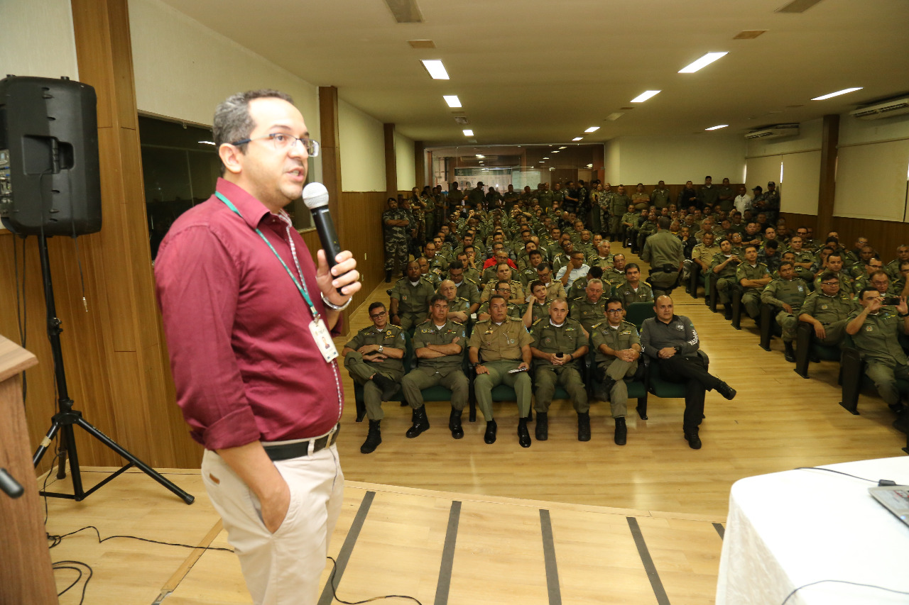 Hugo Leonardo Ferreira Leite palestrando no QCG