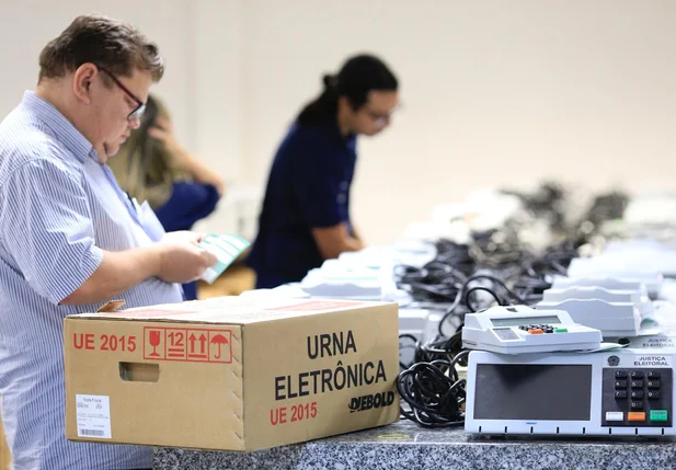 Lacração de urnas no Tribunal Regional Eleitoral do Piauí